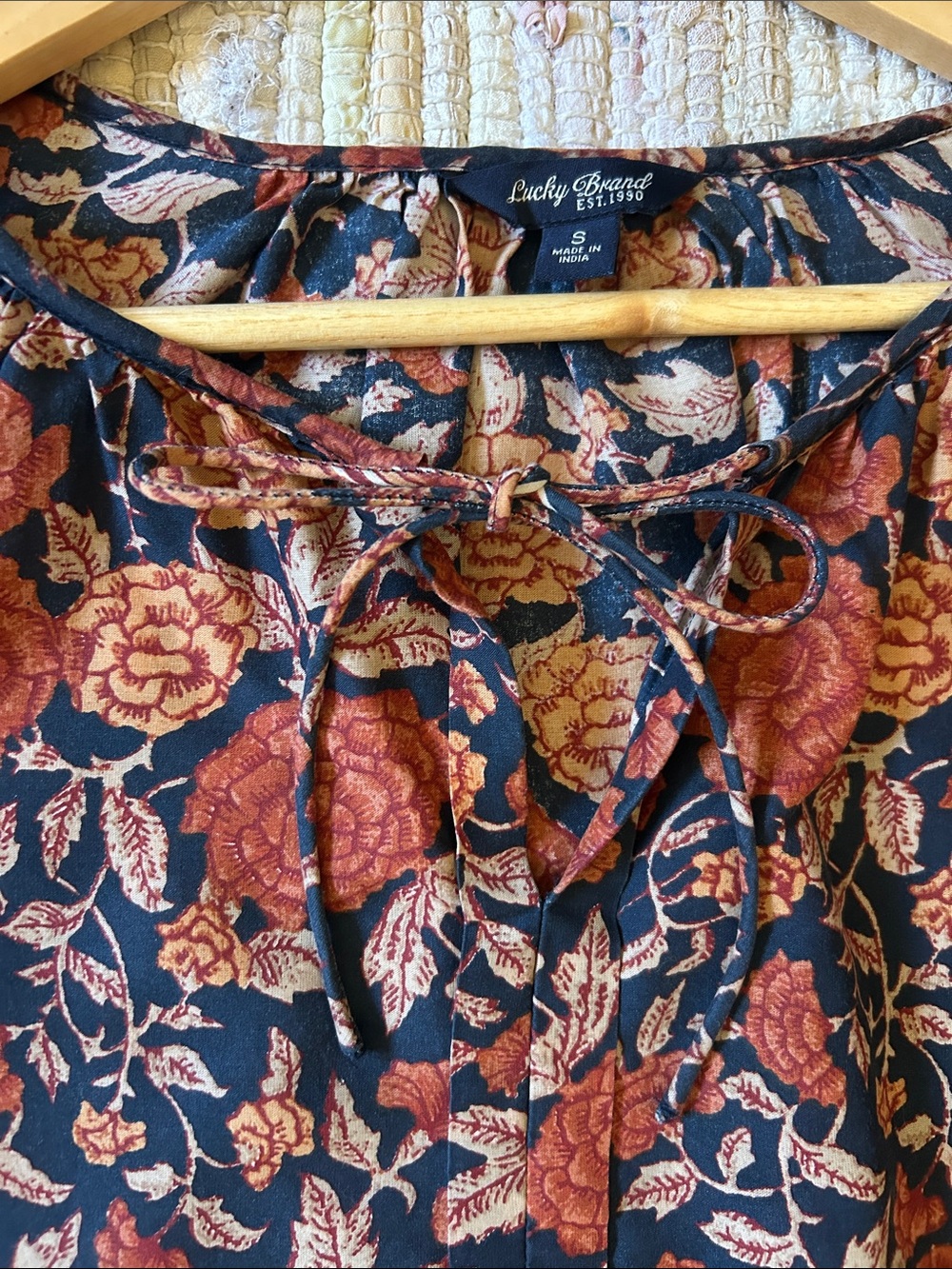 Lucky Brand Women’s Small Navy Floral Tie Neck Peasant Blouse Boho - Picture 5 of 11